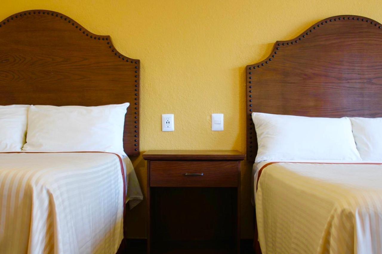 Estancia Inn Текате Екстериор снимка