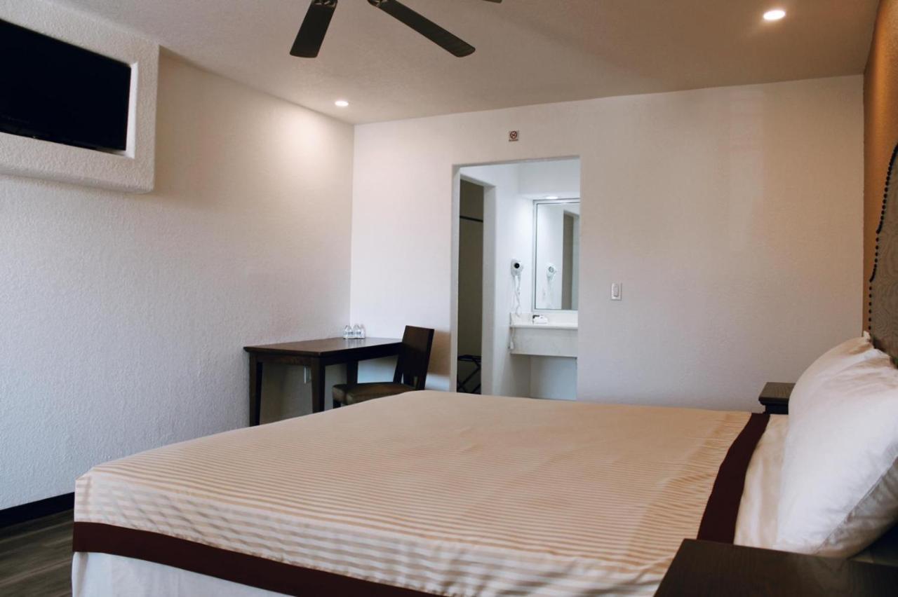 Estancia Inn Текате Екстериор снимка