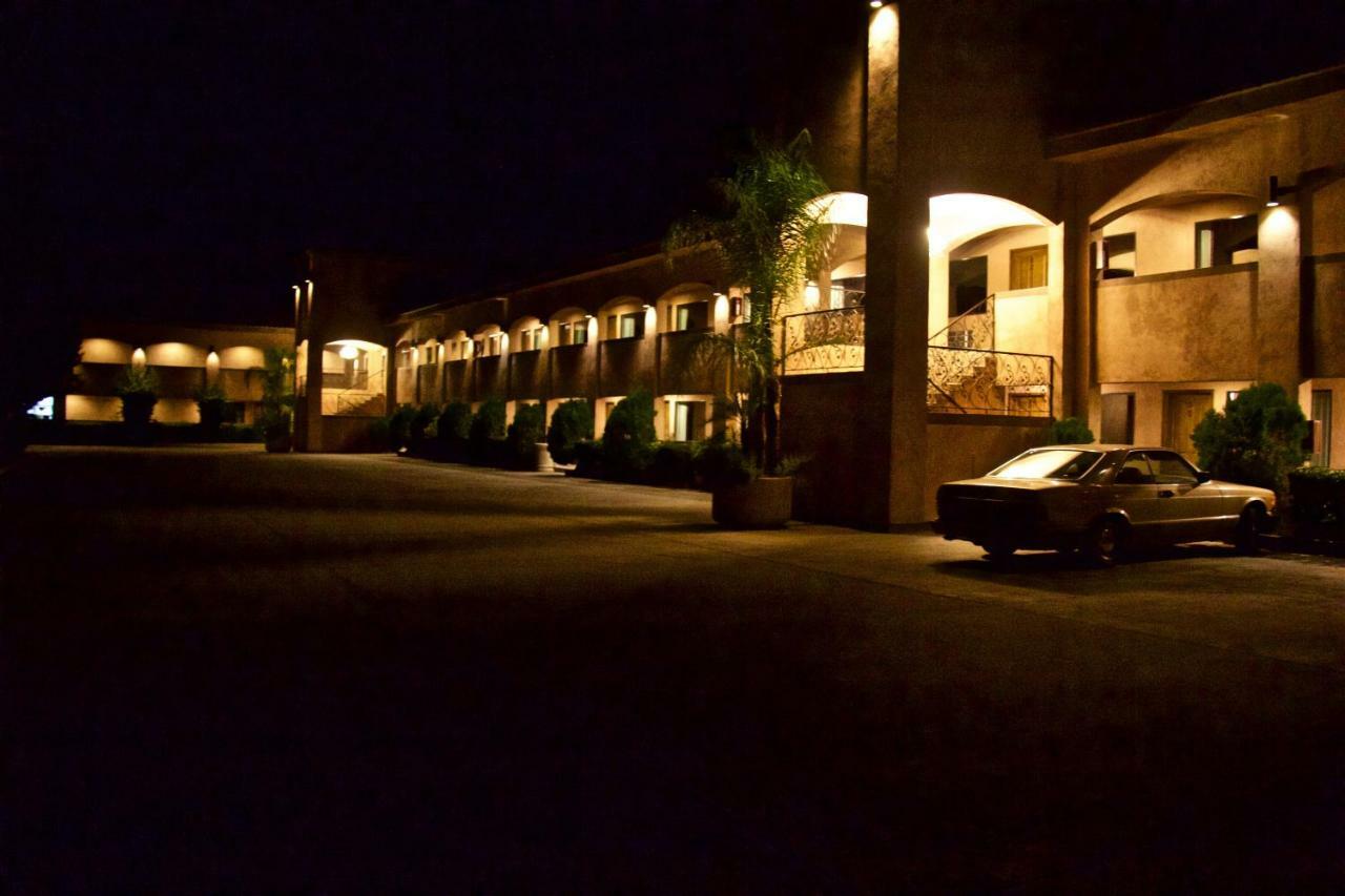 Estancia Inn Текате Екстериор снимка